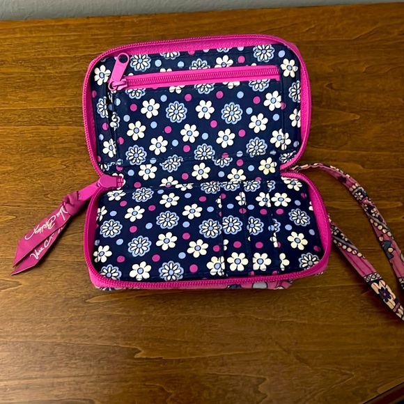 Vera Bradley wristlet - Picture 3 of 6
